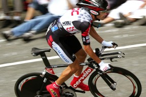 开云体育下载网址-维尼修斯复出首秀出彩，新疆男篮主场血战洛杉矶湖人，豪取5连胜