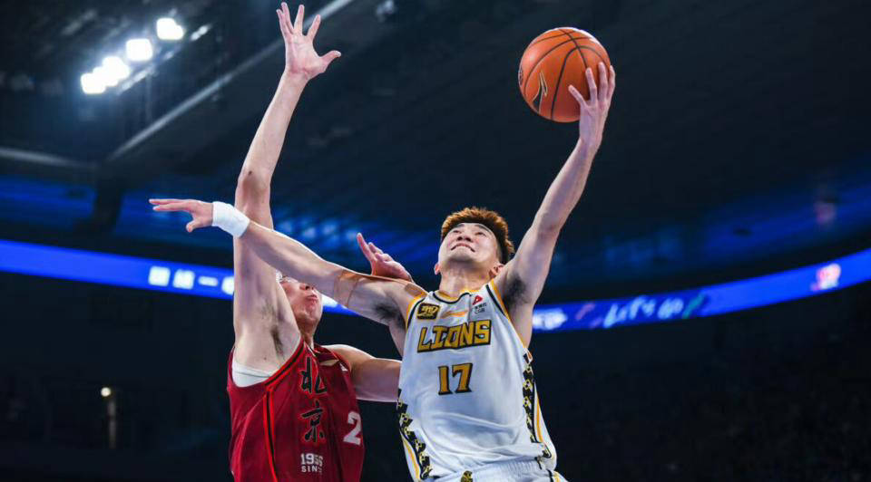 包含球队内线球员在关键时刻挺身而出的词条