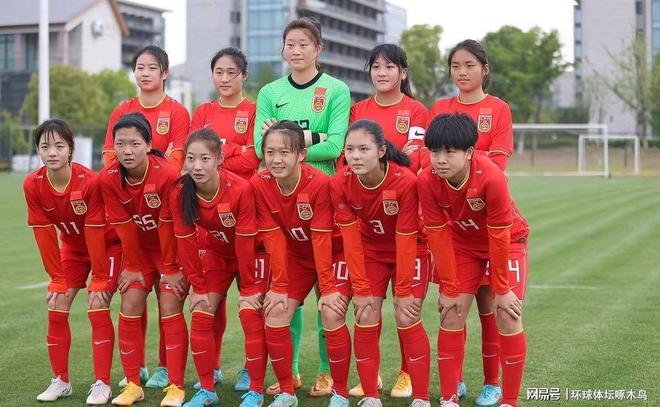 韩国女足队员积极备战下一轮比赛